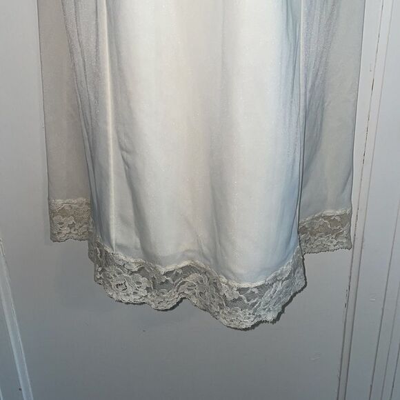 Vtg 50s cream colored nylon full slip - Picture 3 of 8
